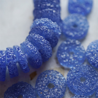 冰川海盐蓝~扁圆隔片冰晶岩盐感手造环保玻璃珠西非贸易珠 尺寸约18X6MM
