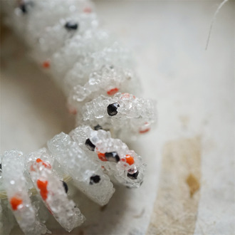 冰糖橘黑点点~大号扁圆隔片冰晶岩盐感手造环保玻璃珠西非贸易珠 尺寸约20X6MM