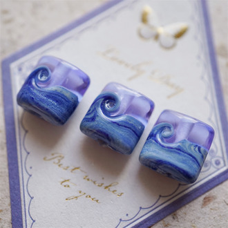 薰衣草海浪亮面方形造型~海滩波浪元素盐泉岛艺术家灯工玻璃珠作品 尺寸约15MM