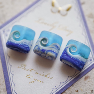 孔雀蓝海浪雾面海玻璃方形造型~海滩波浪元素盐泉岛艺术家灯工玻璃珠作品 尺寸约15MM