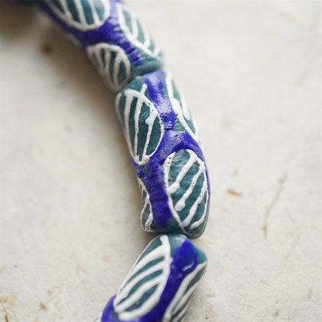 蓝绿热带叶子彩绘~曲线柱形珠造型hobo风手造环保玻璃珠西非贸易珠 尺寸约10X26MM-3
