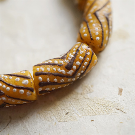 棕橘色折纹波点彩绘~曲线柱形珠造型hobo风手造环保玻璃珠西非贸易珠 尺寸约14X24MM-4