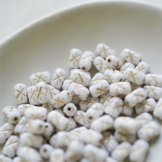 经典白色描金~迷你浮雕星星纹小矩形长方形珠捷克珠玻璃琉璃珠 6X4MM