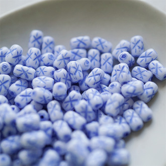 纯白彩绘蓝色~迷你浮雕星星纹小矩形长方形珠捷克珠玻璃琉璃珠 6X4MM