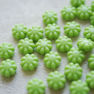 奶油绿纯色~常规小雏菊花朵捷克珠玻璃琉璃珠 9MM