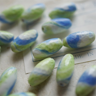 稀有冰露蓝绿渐变仿瓷冰釉~手造梭形椭圆珠日本进口中古古董灯工玻璃琉璃珠 尺寸约9X17MM