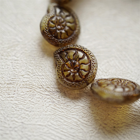 琥珀蜂蜜夹心做旧描古铜色~海洋生物贝壳鹦鹉螺化石捷克珠玻璃琉璃珠 18X16MM-4