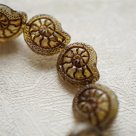 琥珀蜂蜜夹心做旧描古铜色~海洋生物贝壳鹦鹉螺化石捷克珠玻璃琉璃珠 18X16MM-5