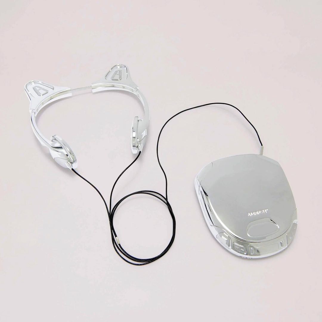 AMBUSH 推出猫耳造型耳机