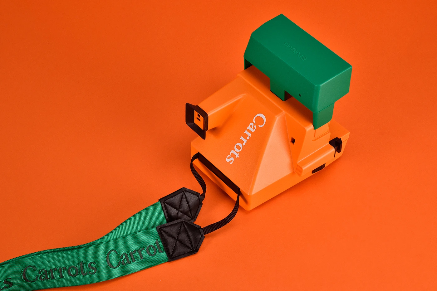Retrospekt x Carrots 推出联名系列宝丽来相机