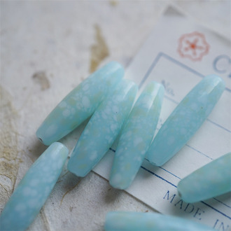 超奶婴儿蓝乳酪斑纹配色~椭圆细长手造梭形直孔珠日本进口中古古董灯工玻璃琉璃珠 约27X7MM