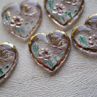 浅透明底色镀金~彩绘花花蝴蝶桃心爱心古董捷克玻璃宝石贴片  22X23MM