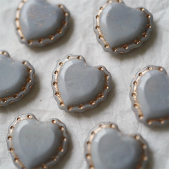 奶油灰色描玫瑰金~可爱桃心蕾丝花边做旧款爱心捷克珠玻璃琉璃珠 17X18MM