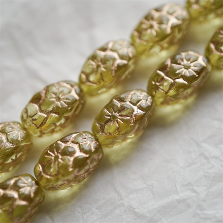 浅琥珀黄透感描玫瑰金色~浮雕花朵四面立体微椭橄榄形古董珠型捷克珠玻璃琉璃珠 15X10MM-2