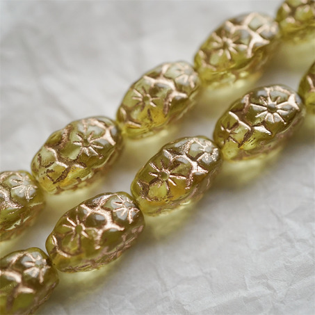 浅琥珀黄透感描玫瑰金色~浮雕花朵四面立体微椭橄榄形古董珠型捷克珠玻璃琉璃珠 15X10MM-4