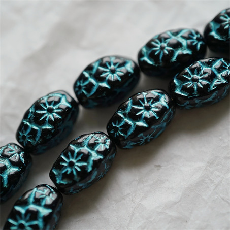 黑色彩绘金属蓝~浮雕花朵四面立体微椭橄榄形古董珠型捷克珠玻璃琉璃珠 15X10MM-2
