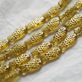 透浅琥珀色描金~小鱼菓可爱小鱼干中号捷克珠玻璃琉璃珠 15X7MM