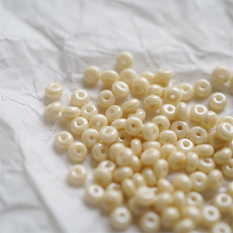 奶酪米色光泽感~甜甜圈扁圆隔珠隔片珠米珠捷克珠玻璃琉璃珠 2.5X4MM