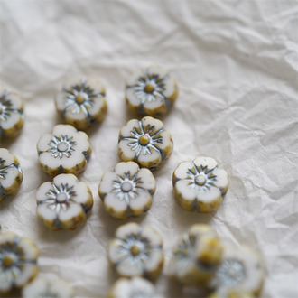 复古石膏白描浅蓝毕加索做旧~少女夏威夷小花朵捷克珠玻璃琉璃 10MM