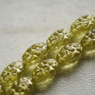 透浅萤黄色描金~浮雕花朵四面立体微椭橄榄形古董珠型捷克珠玻璃琉璃珠 15X10MM