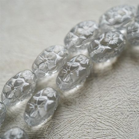 透水晶白描银色~浮雕花朵四面立体微椭橄榄形古董珠型捷克珠玻璃琉璃珠 15X10MM