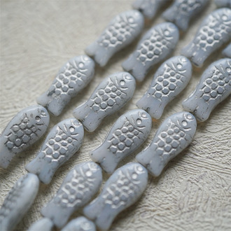 果冻白描银色~小鱼菓可爱小鱼干中号捷克珠玻璃琉璃珠 15X7MM