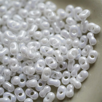 光泽纯白色~宝仕奥莎Preciosa捷克产花生珠  约2X4MM 孔径1MM