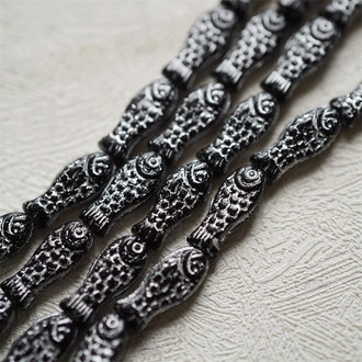 黑色描银~小鱼菓可爱小鱼干小号捷克珠玻璃琉璃珠 14X6MM