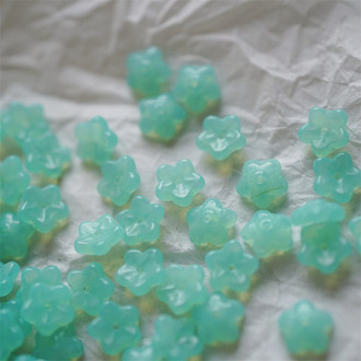 果冻蛋白绿~中孔超迷你小花花五瓣花捷克珠玻璃珠琉璃 7MM