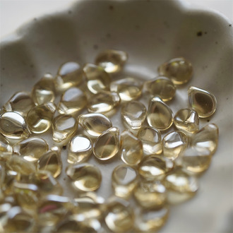 绝美流光香槟色~迷你小花瓣小叶子pip捷克珠玻璃琉璃珠 5X7MM