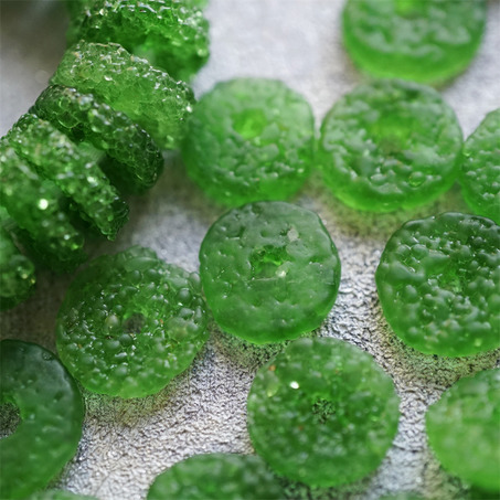 原野森林绿~扁圆隔片冰晶岩盐感手造环保玻璃珠西非贸易珠 尺寸约18X6MM-3