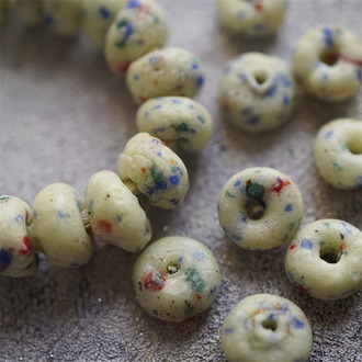 奶油米黄油画彩点~自然感甜甜圈形扁圆珠手造环保玻璃珠西非贸易珠 尺寸约12X9MM