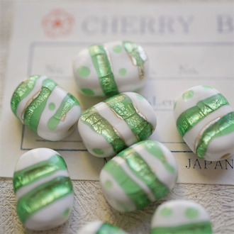 白底冰裂透绿银箔~熔岩琉璃稀有款椭圆扁珠~日本进口中古古董灯工玻璃琉璃珠 约17X13MM