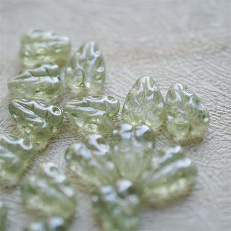 透明水绿光泽感~爱心浮雕树叶叶子捷克珠玻璃琉璃珠 12X9MM-7