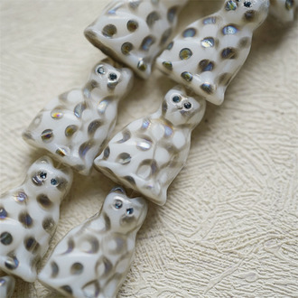 白玉底镭射网纹波点(灰蓝钻眼睛)~中号超复古可爱猫咪珠捷克玻璃琉璃珠 19X14MM