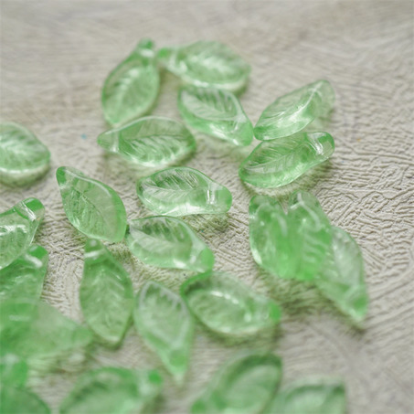 透浅葡萄绿~侧孔小树叶捷克珠玻璃琉璃珠 6X12MM-3