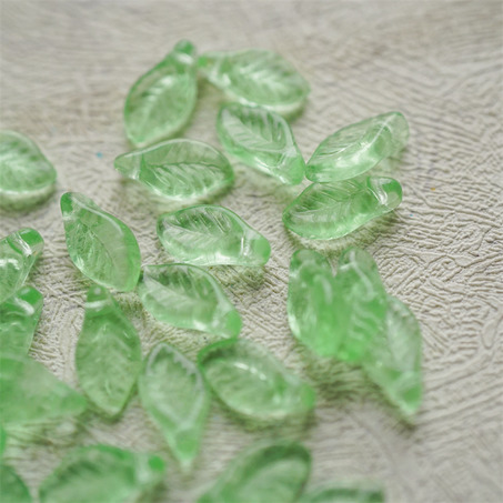 透浅葡萄绿~侧孔小树叶捷克珠玻璃琉璃珠 6X12MM-5