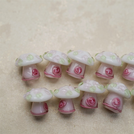 可爱蘑菇花园花朵屋白底粉彩绘花朵~手造直孔彩绘蘑菇珠日本进口灯工玻璃琉璃珠 尺寸约15MM-3