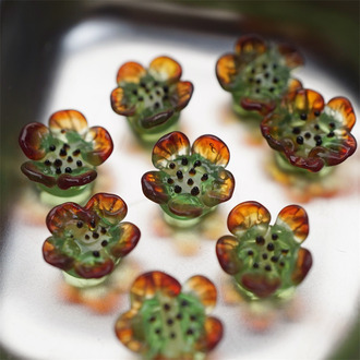 透绿渐变酒红花瓣~手造直孔立体花朵植物园日本进口灯工玻璃琉璃珠 尺寸约13MM