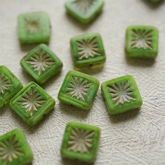 复古丝绸绿做旧毕加索色~斑驳边边米字花捷克珠方形 10MM