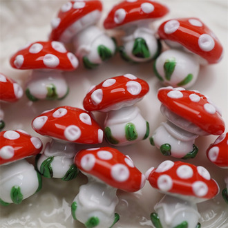 红白配色可爱毒蘑菇带叶子~日本进口灯工玻璃琉璃珠 尺寸约15X17MM