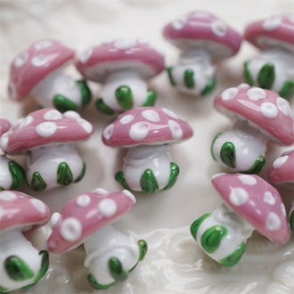 粉白配色可爱毒蘑菇带叶子~日本进口灯工玻璃琉璃珠 尺寸约15X17MM