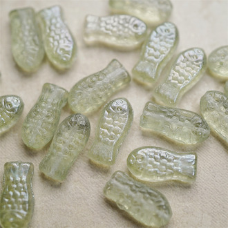 透感光泽水光绿~小鱼菓可爱小鱼干常规尺寸捷克珠玻璃琉璃珠 14X7MM