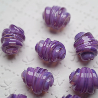 欧泊感果冻紫不规则蛋卷形~海滩波浪元素盐泉岛艺术家灯工玻璃珠作品 尺寸约14X16MM