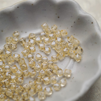 透感光泽浅香槟色~迷你菱形珠捷克珠玻璃琉璃珠串珠法绣材料 4MM