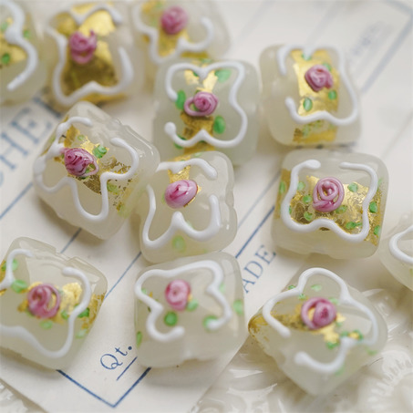 奶油白底色~奶油婚礼蛋糕立体小方块日本进口中古古董灯工玻璃琉璃珠 尺寸约13MM-8