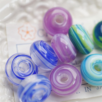 多色入~透感拉丝条纹大孔扁圆算盘珠~日本进口中古古董灯工玻璃琉璃珠 尺寸约16-19X10MM 孔4.5MM