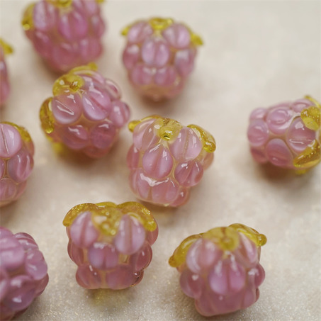 粉粉透感果子粉莓~手造可爱小树莓莓果直孔日本进口灯工玻璃琉璃珠 尺寸约13X12MM