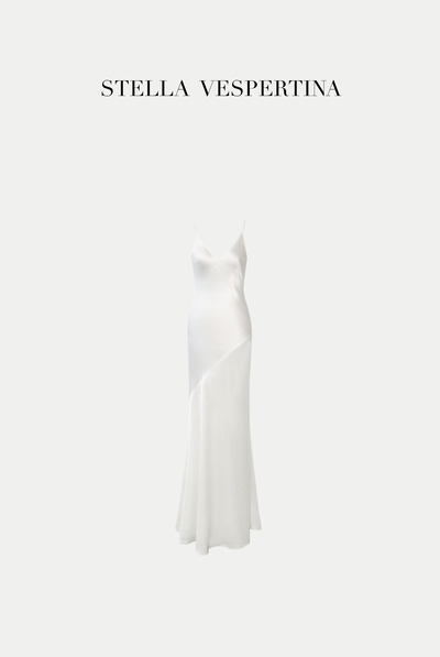 缎面V领吊带连衣裙