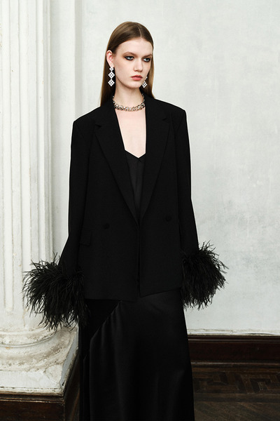 羽毛袖剪裁西装